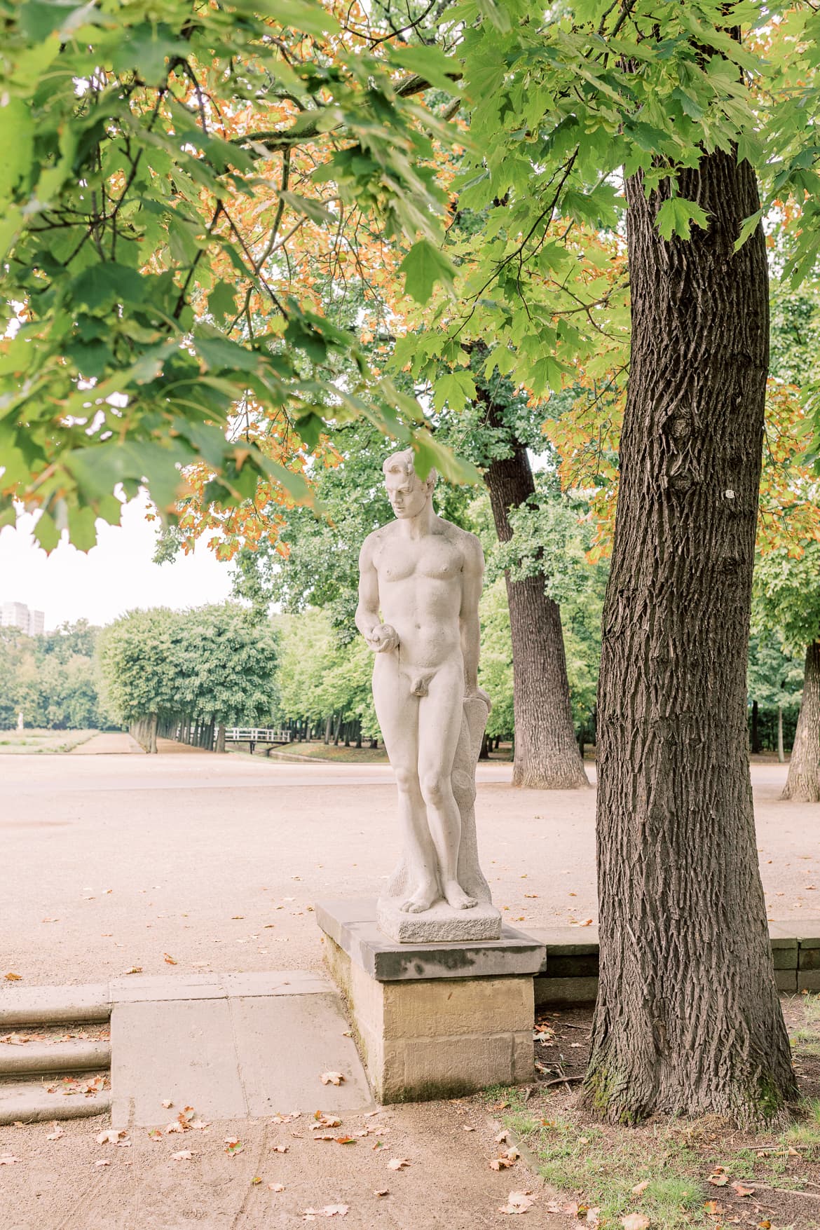 Statue im Park vom Schloss Friedrichsfelde Berlin