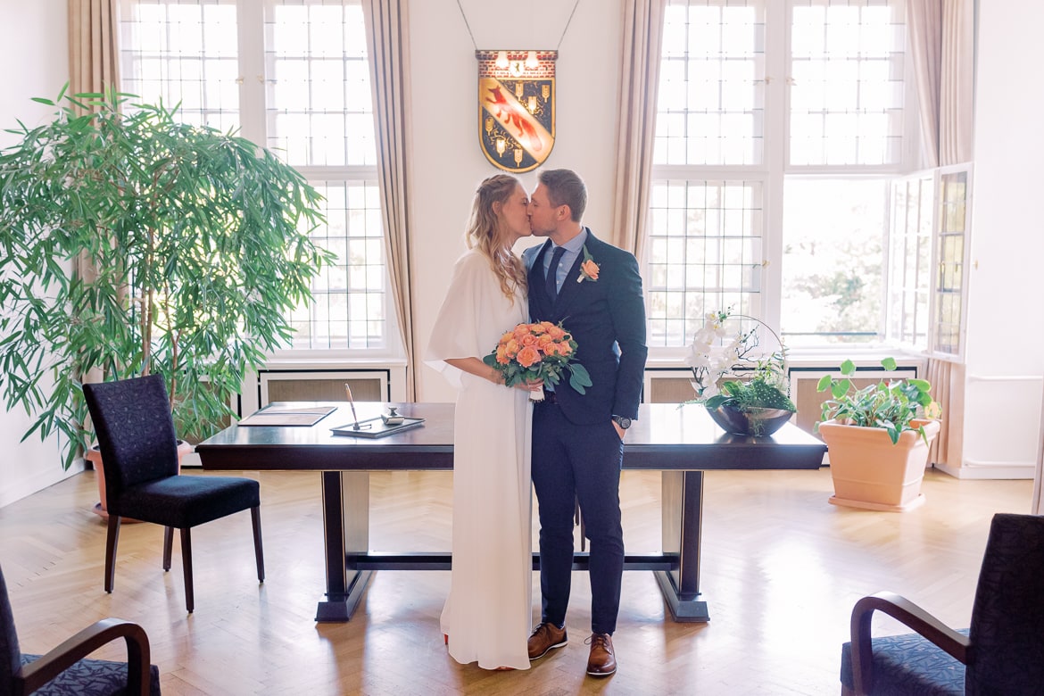 Hochzeitspaar im Standesamt Berlin Reinickendorf