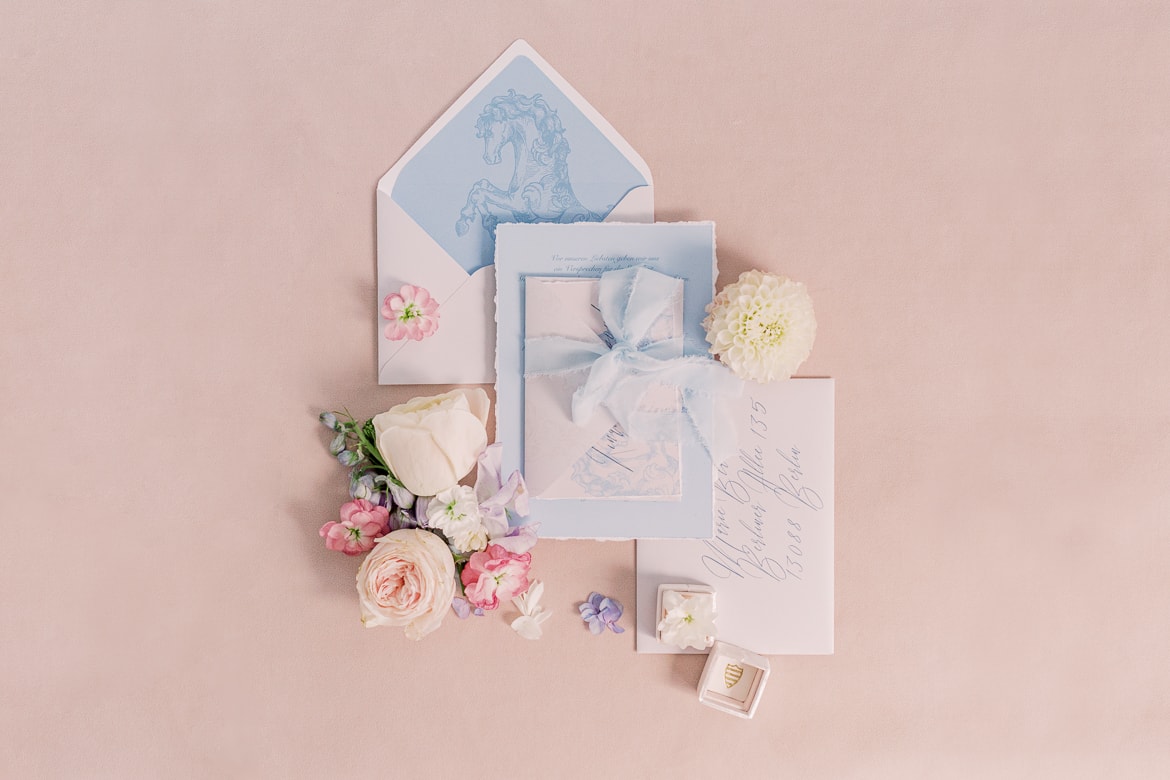 Flatlay Hochzeitspapeterie