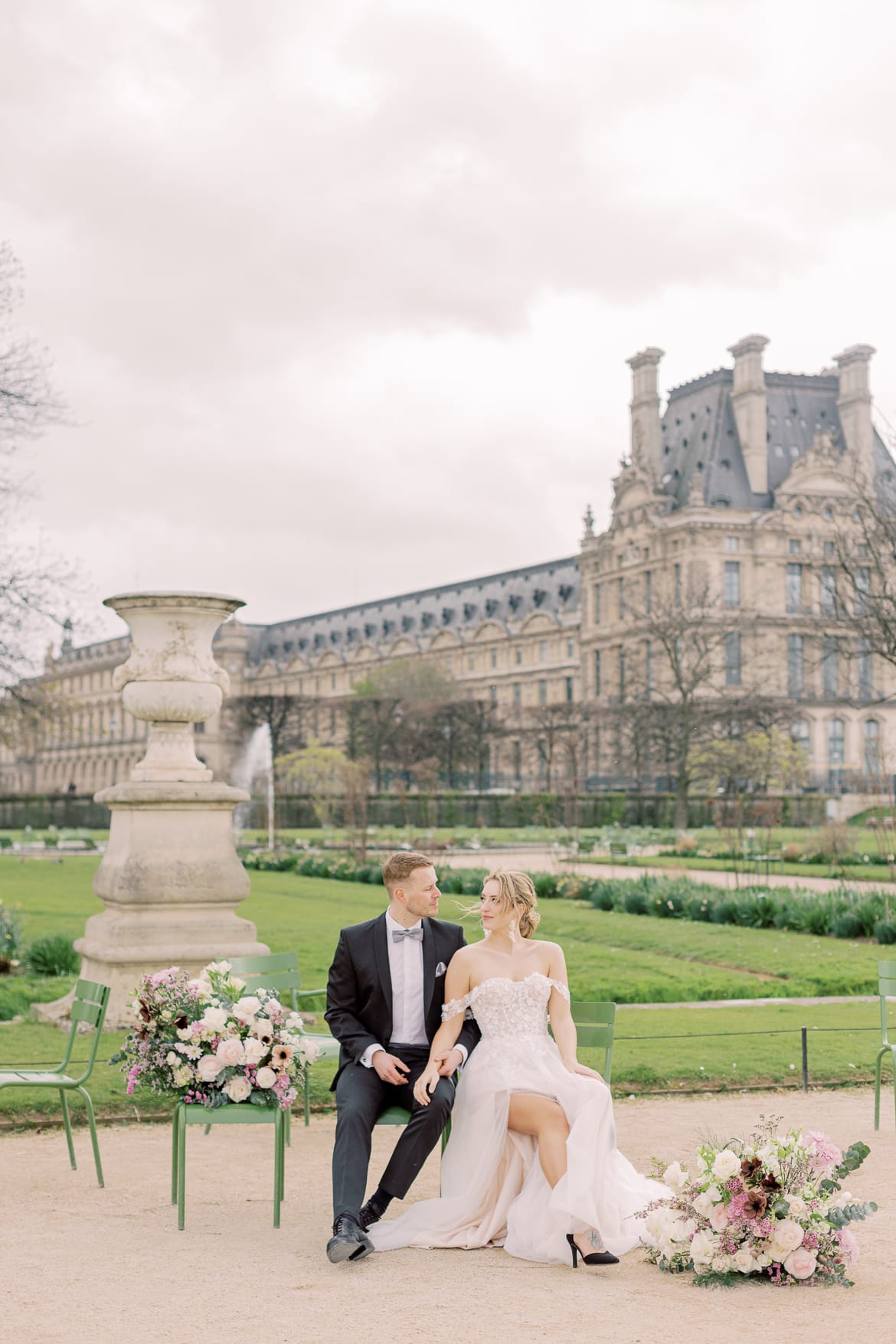 Hochzeitspaar in den Tuilerien