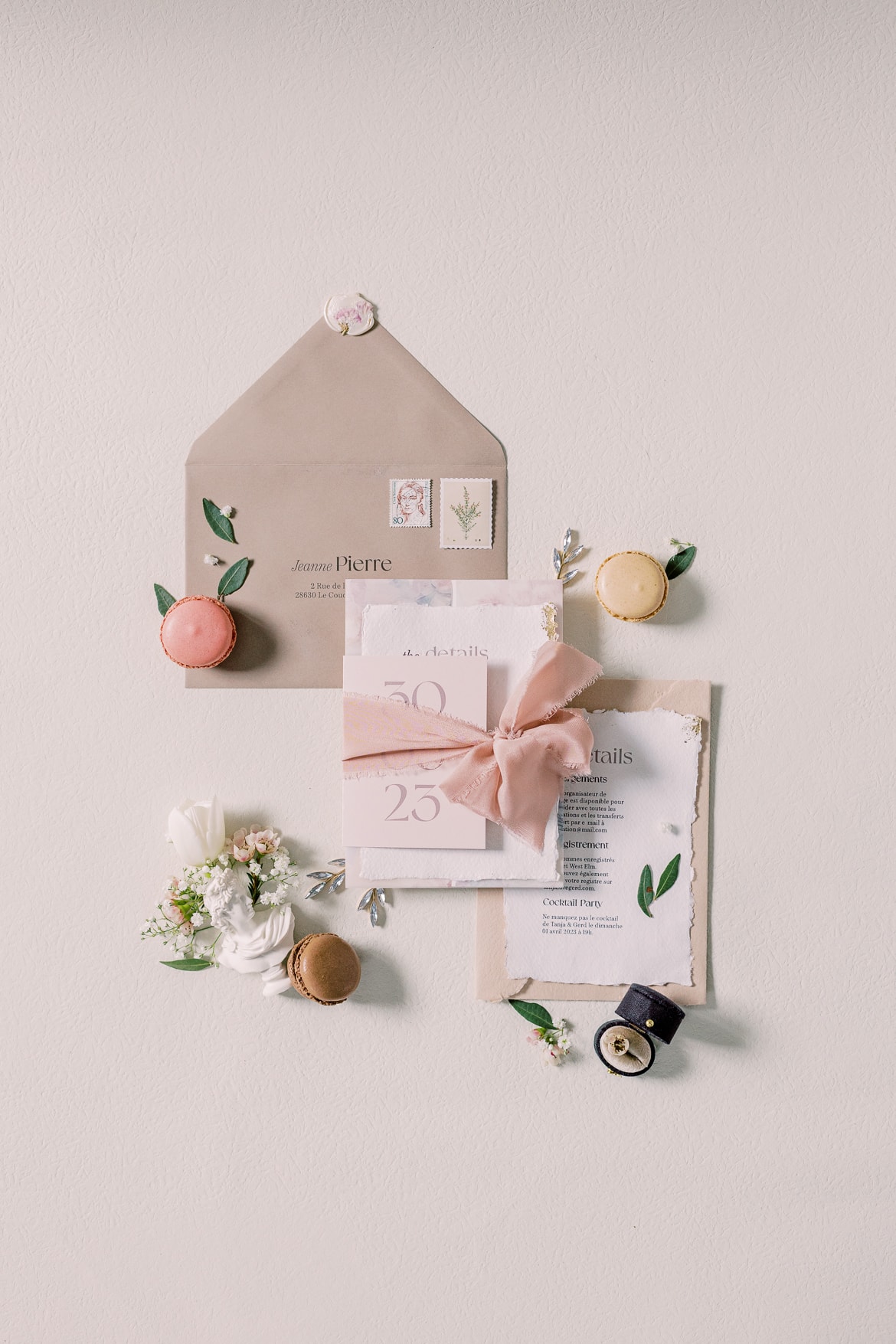 Flatlay mit Einladung