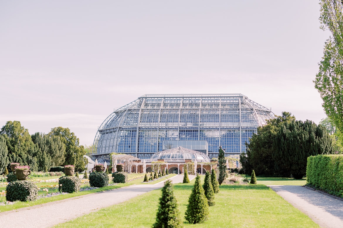 Gewächshaus im Botanischen Garten Berlin von außen