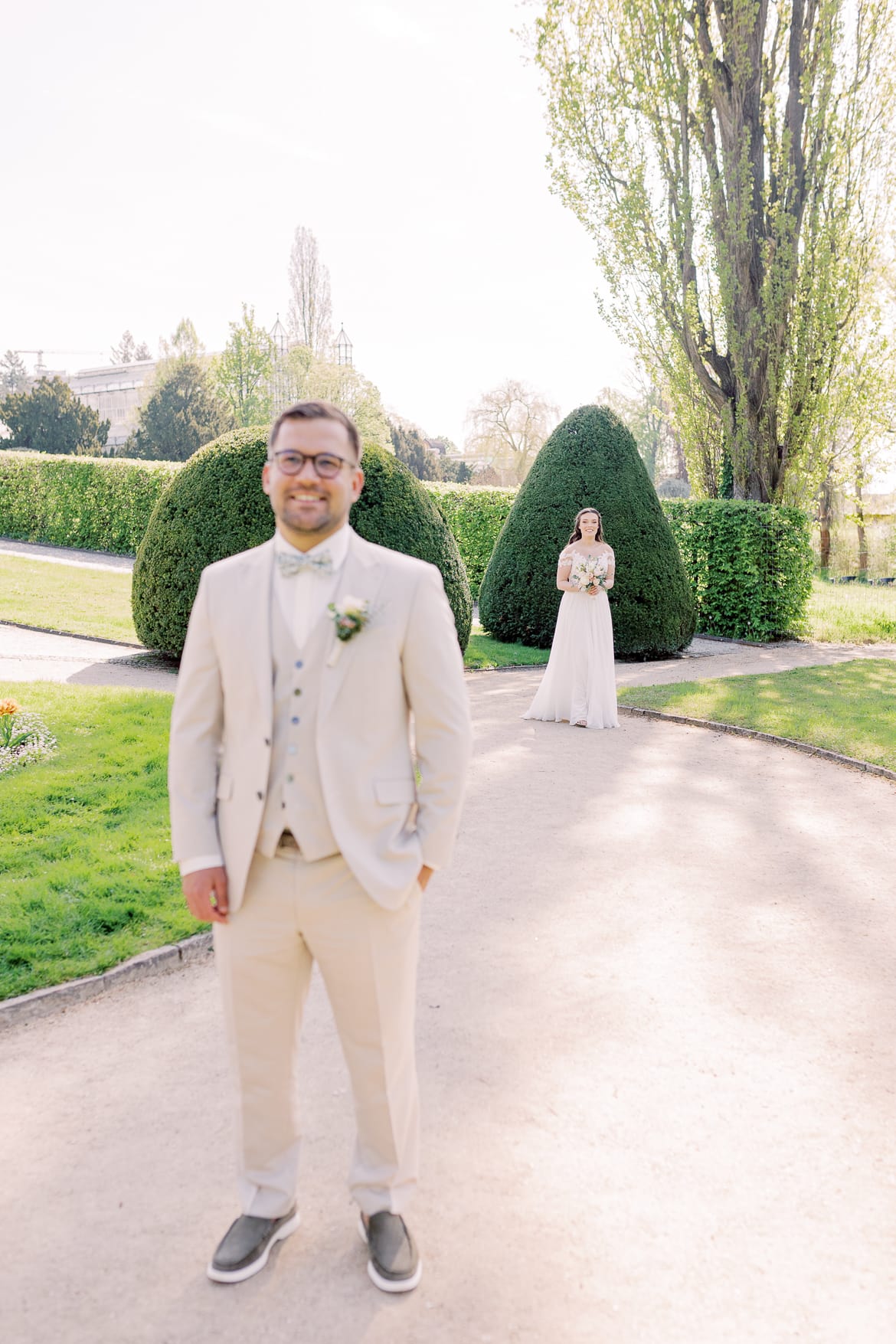 First Look zur Hochzeit mit Bräutigam und Braut