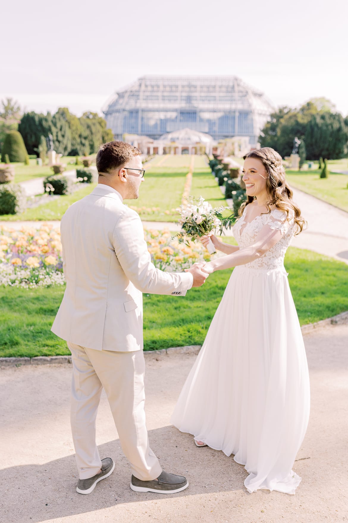 First Look zur Hochzeit mit Bräutigam und Braut