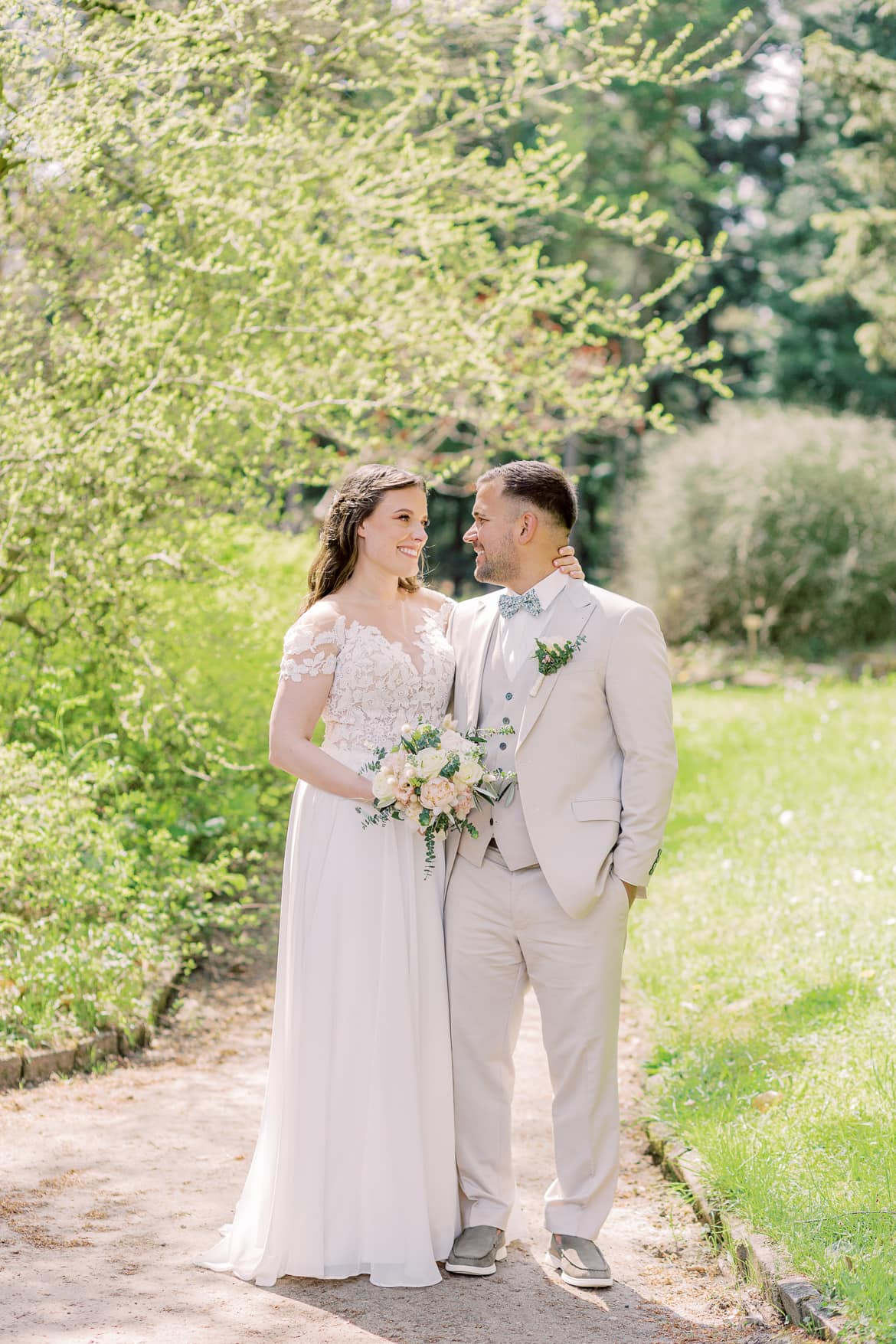 Hochzeitspaar im Botanischen Garten Berlin