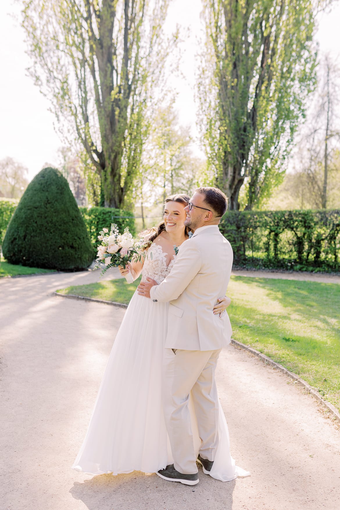 First Look zur Hochzeit mit Bräutigam und Braut