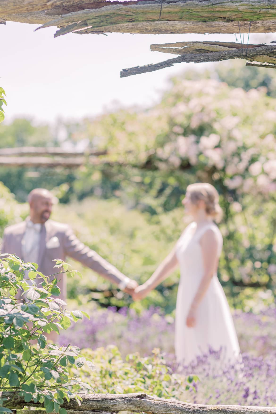 Hochzeitspaar im Botanischen Garten Berlin