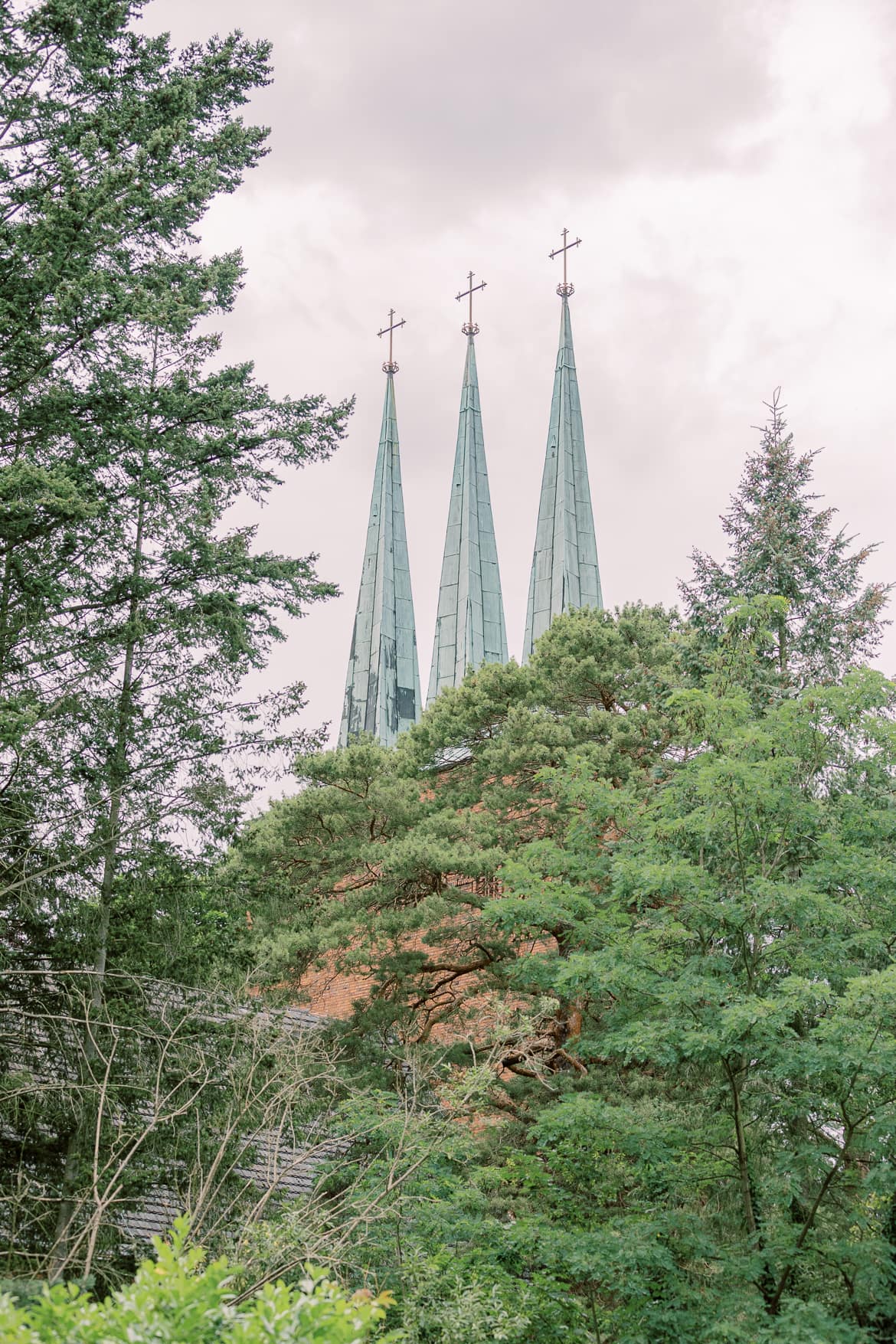 Kirchturmspitzen von St. Michael in Berlin Wannsee