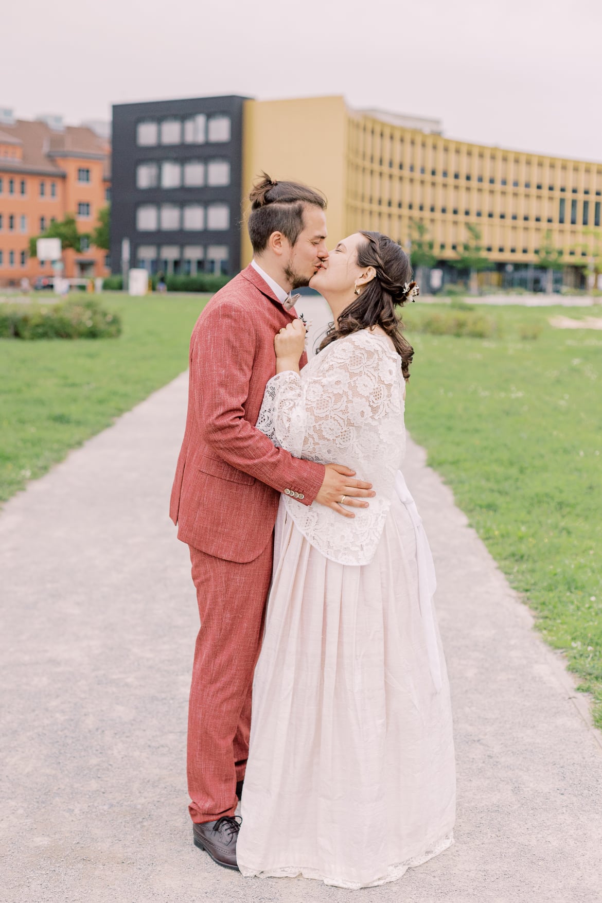 Hochzeitspaar bei den Motorenwerken Adlershof