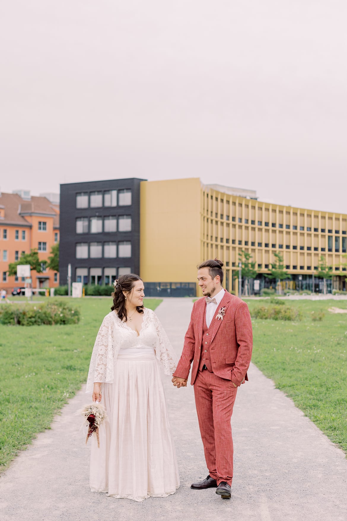 Hochzeitspaar bei den Motorenwerken Adlershof