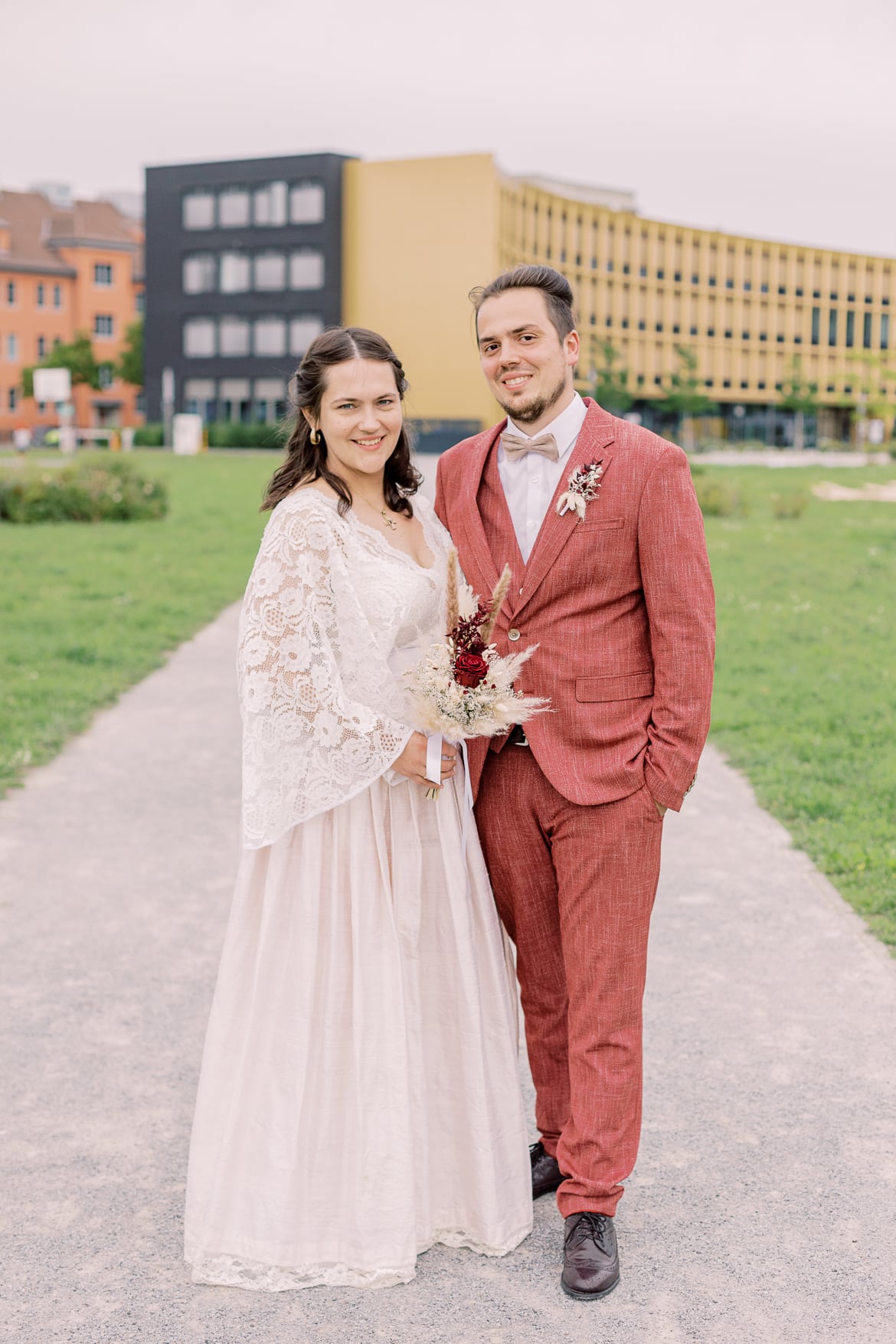 Hochzeitspaar bei den Motorenwerken Adlershof