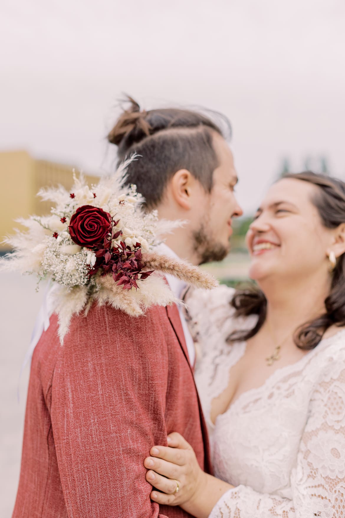 Hochzeitspaar bei den Motorenwerken Adlershof