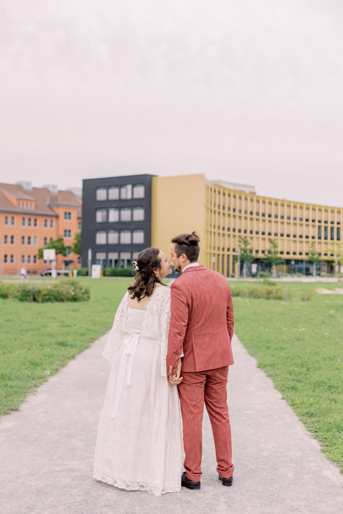 Hochzeitspaar bei den Motorenwerken Adlershof