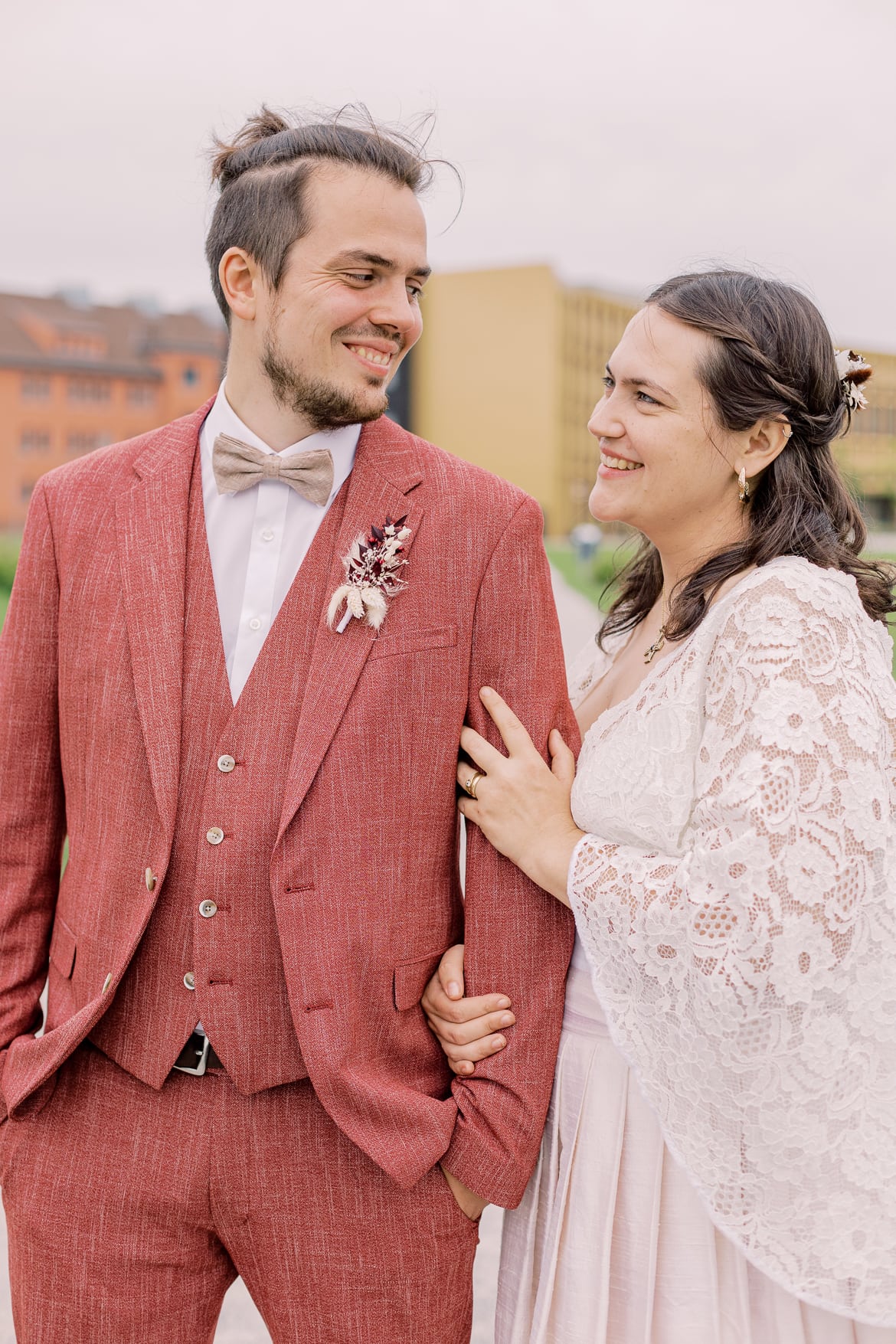 Hochzeitspaar bei den Motorenwerken Adlershof