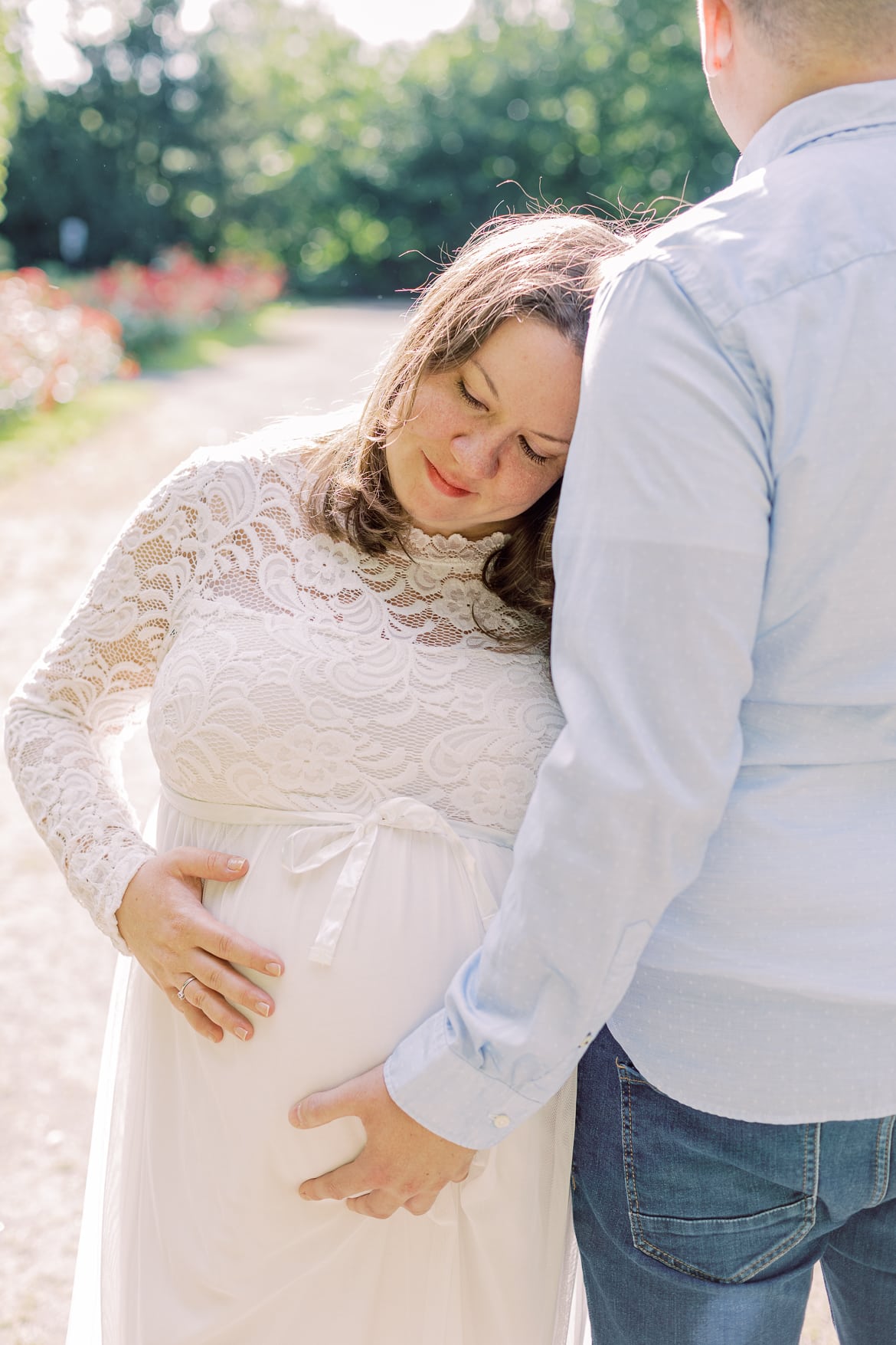 Babybauch Portraits im Rosengarten vom Stadtpark Steglitz