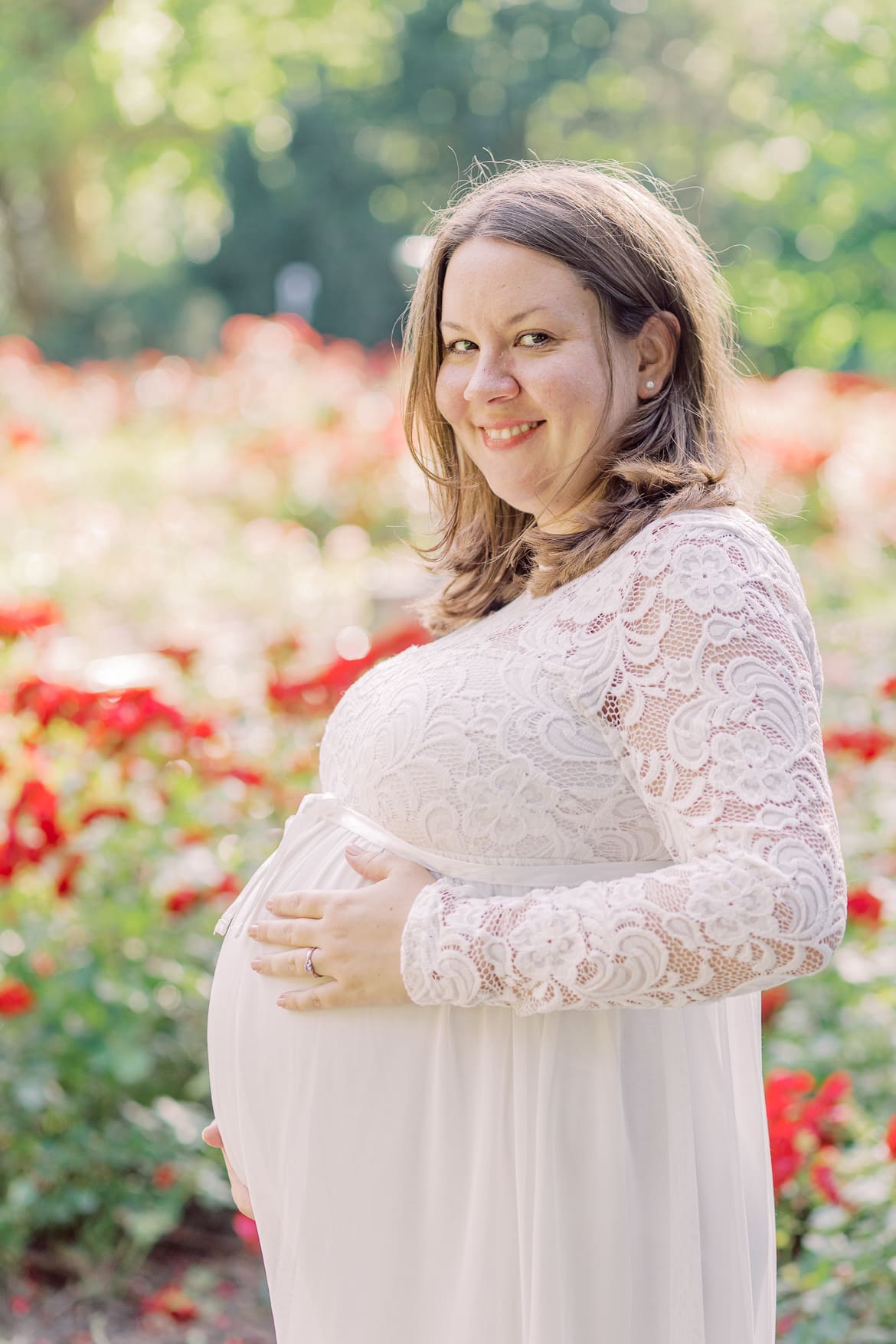 Babybauch Portraits im Rosengarten vom Stadtpark Steglitz