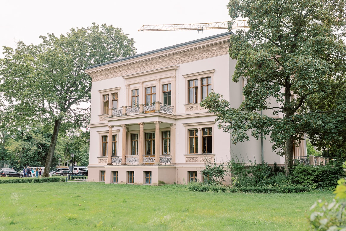 Familiäre standesamtlichen Trauung in der Villa Kogge Berlin Charlottenburg