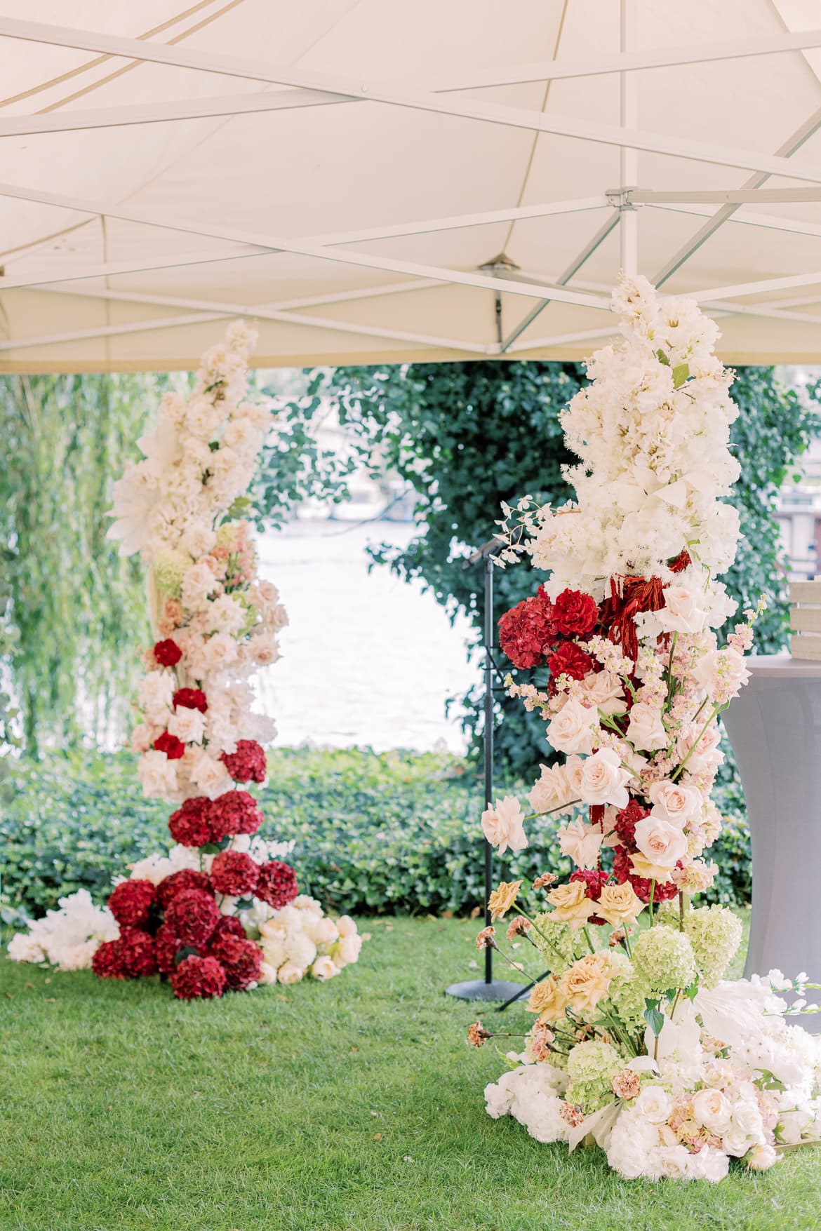 Traubogen aus Blumen