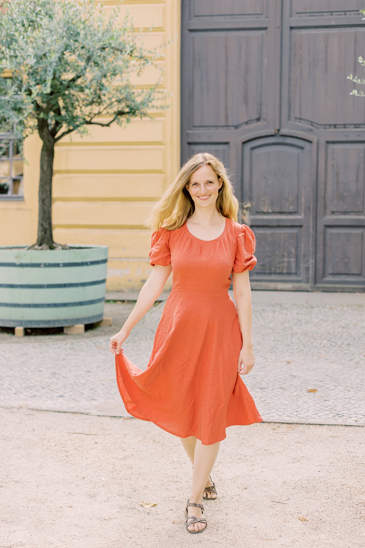 Fashion Portraits mit selbst entworfenen und genähten Kleid