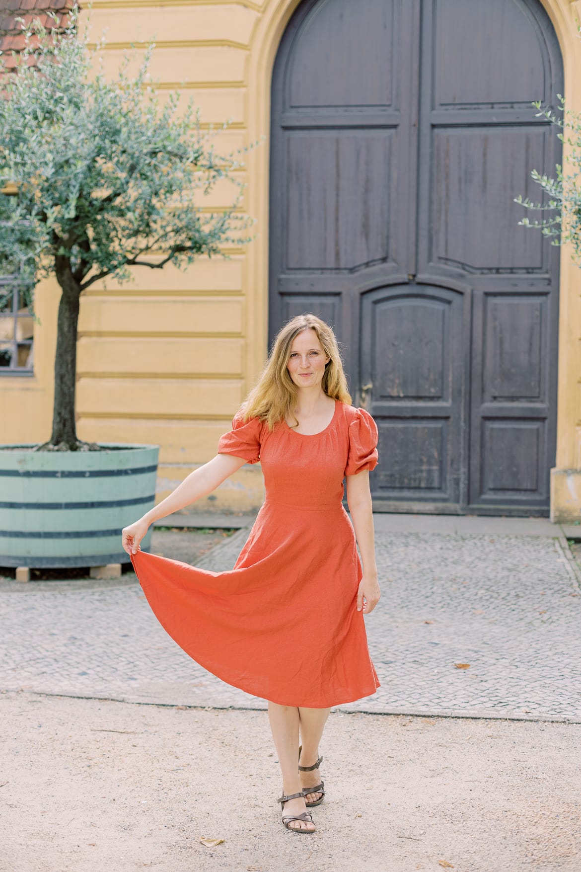 Fashion Portraits mit selbst entworfenen und genähten Kleid