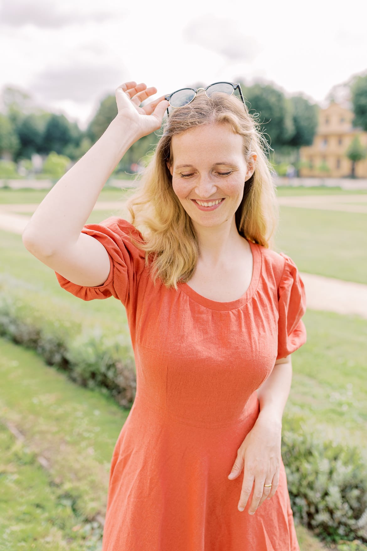 Fashion Portraits mit selbst entworfenen und genähten Kleid