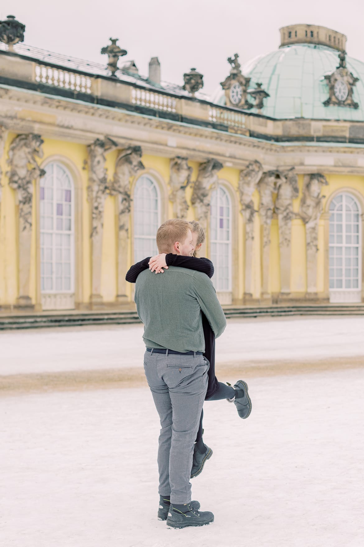 Winterliche Schnee Verlobung in Potsdam