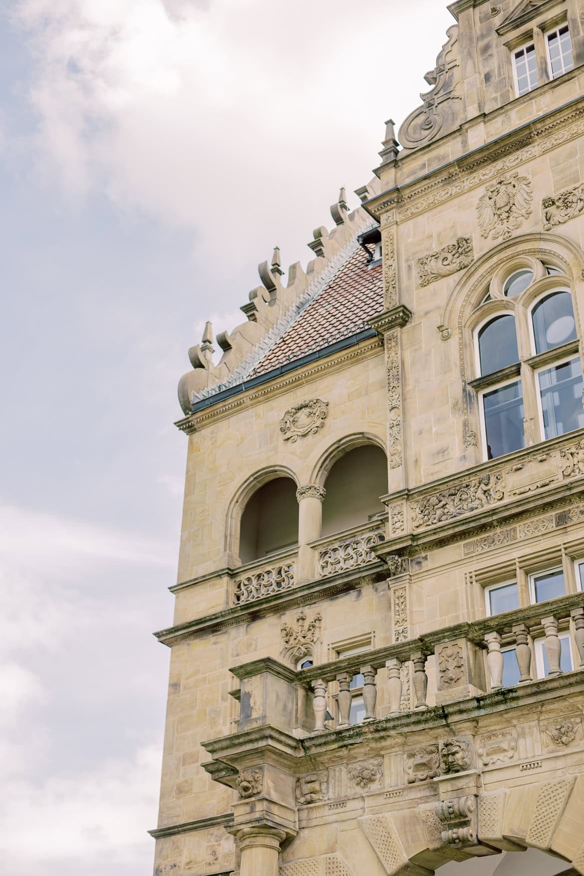 Verlobung in Bielefeld vor dem Standesamt und der Oper