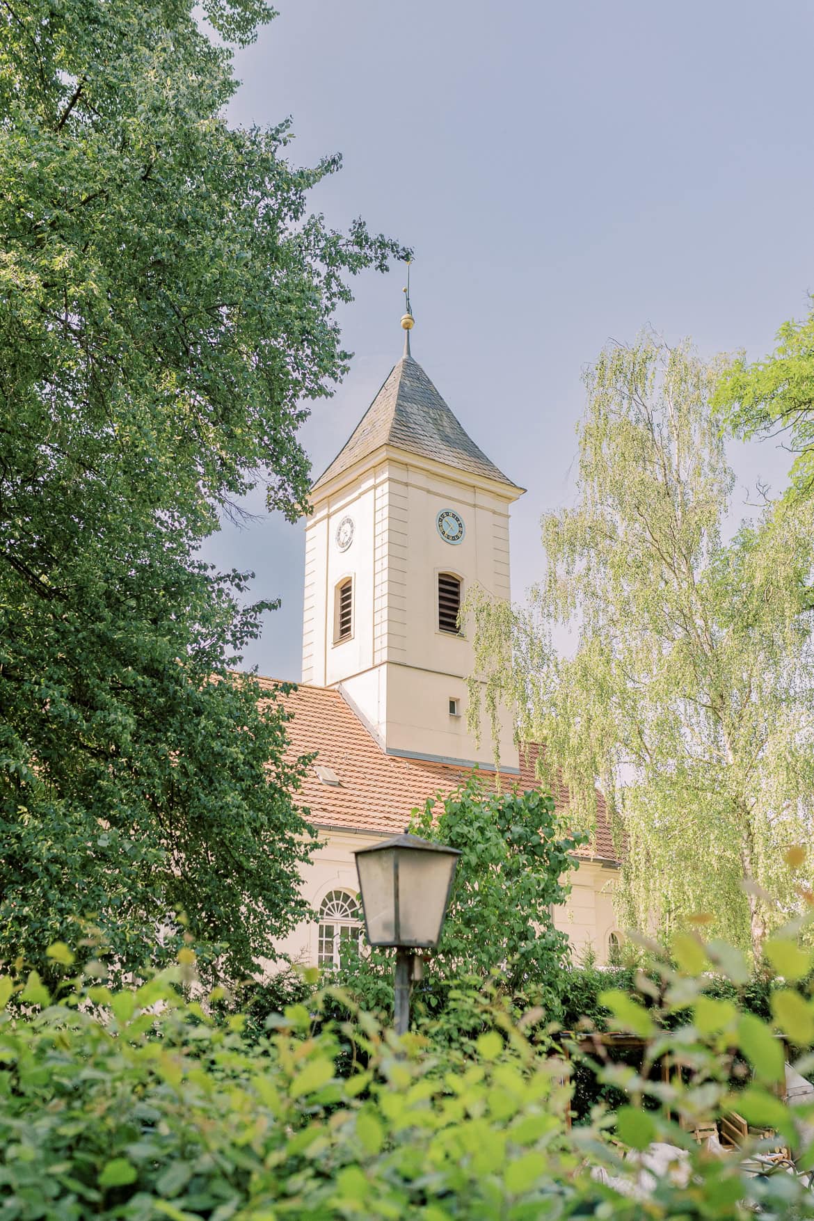 Kirchliche Trauung in der Dorfkirche Hermsdorf mit Feier in der Alten Fasanerie Lübars