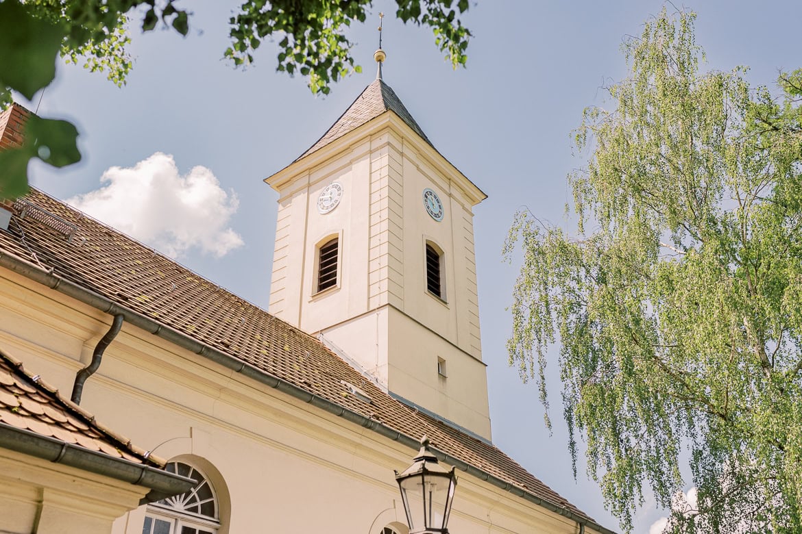 Kirchliche Trauung in der Dorfkirche Hermsdorf mit Feier in der Alten Fasanerie Lübars