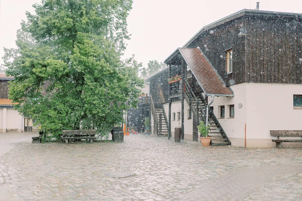 Kirchliche Trauung in der Dorfkirche Hermsdorf mit Feier in der Alten Fasanerie Lübars