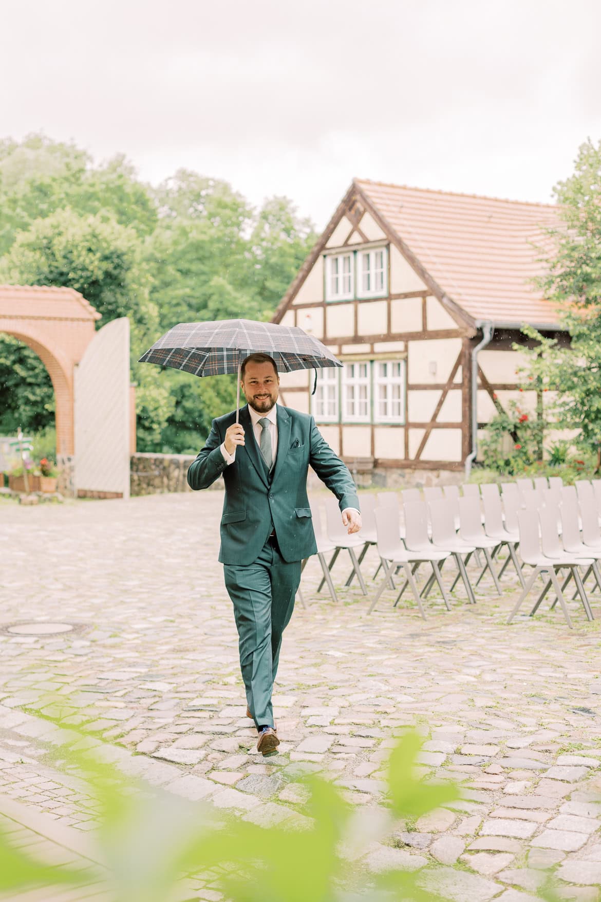 Hochzeit auf Burg Storkow mit freier Trauung im elterlichen Vierseithof