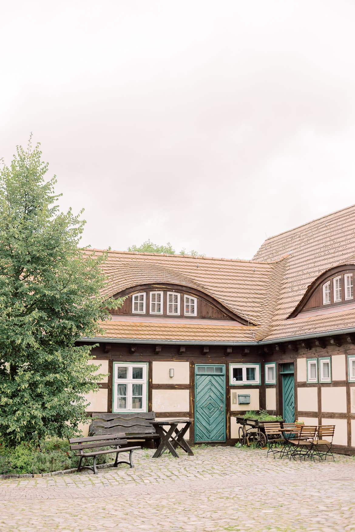 Hochzeit auf Burg Storkow mit freier Trauung im elterlichen Vierseithof