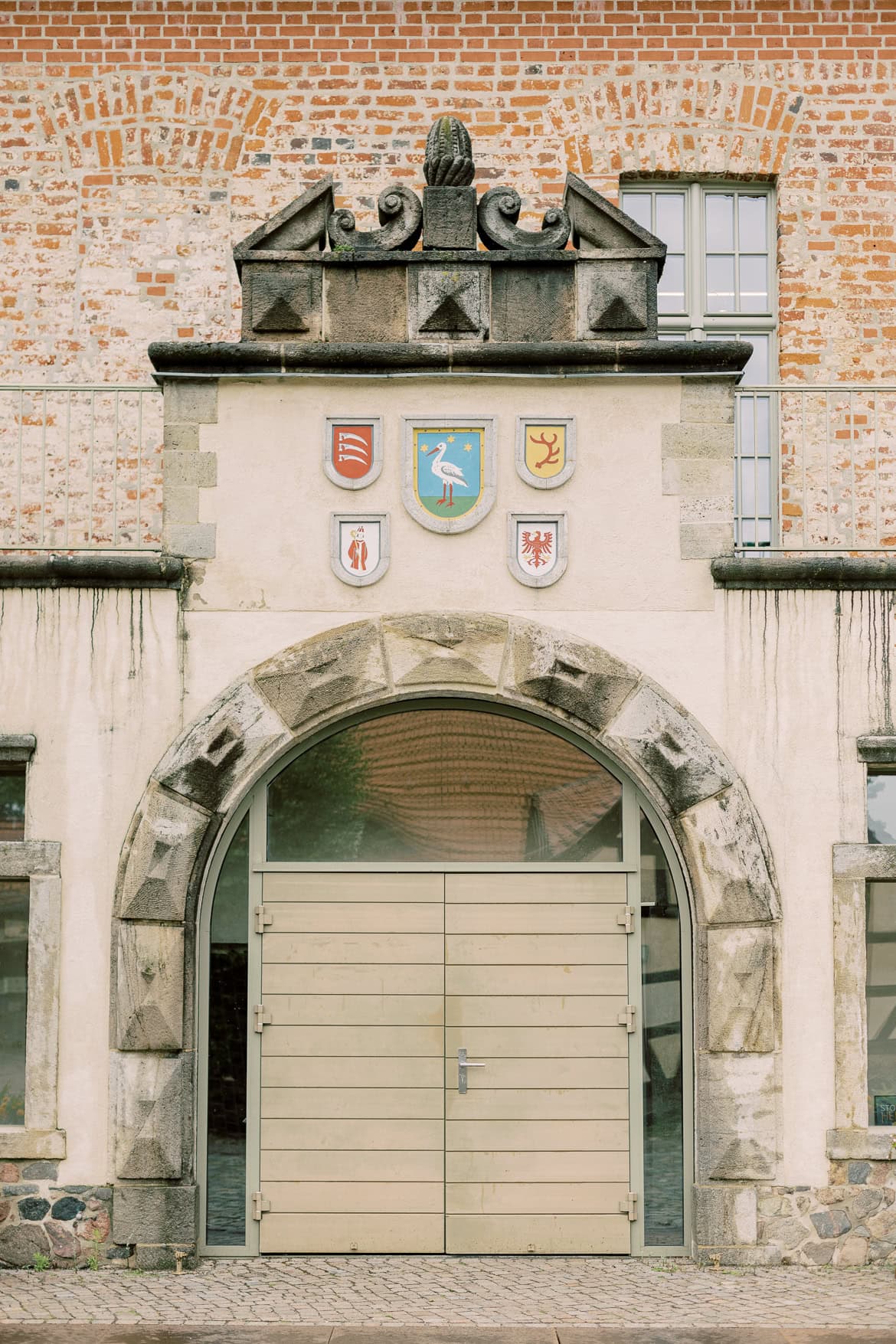 Hochzeit auf Burg Storkow mit freier Trauung im elterlichen Vierseithof