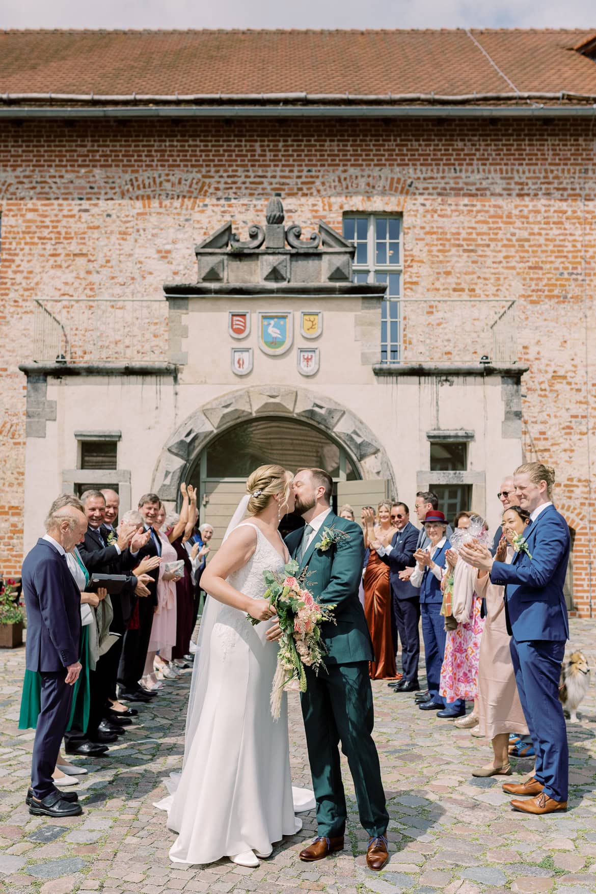 Hochzeit auf Burg Storkow mit freier Trauung im elterlichen Vierseithof