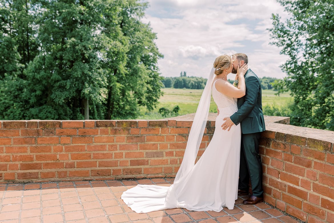 Hochzeit auf Burg Storkow mit freier Trauung im elterlichen Vierseithof