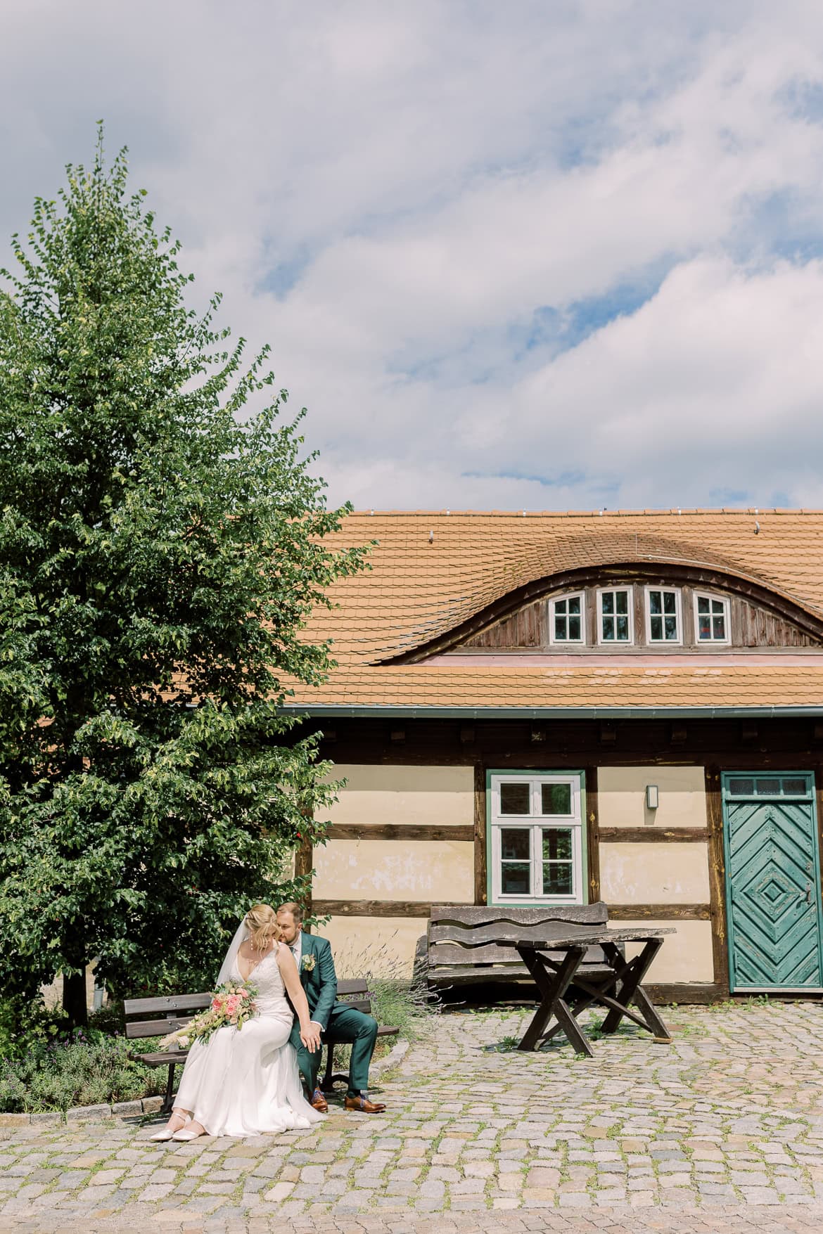 Hochzeit auf Burg Storkow mit freier Trauung im elterlichen Vierseithof