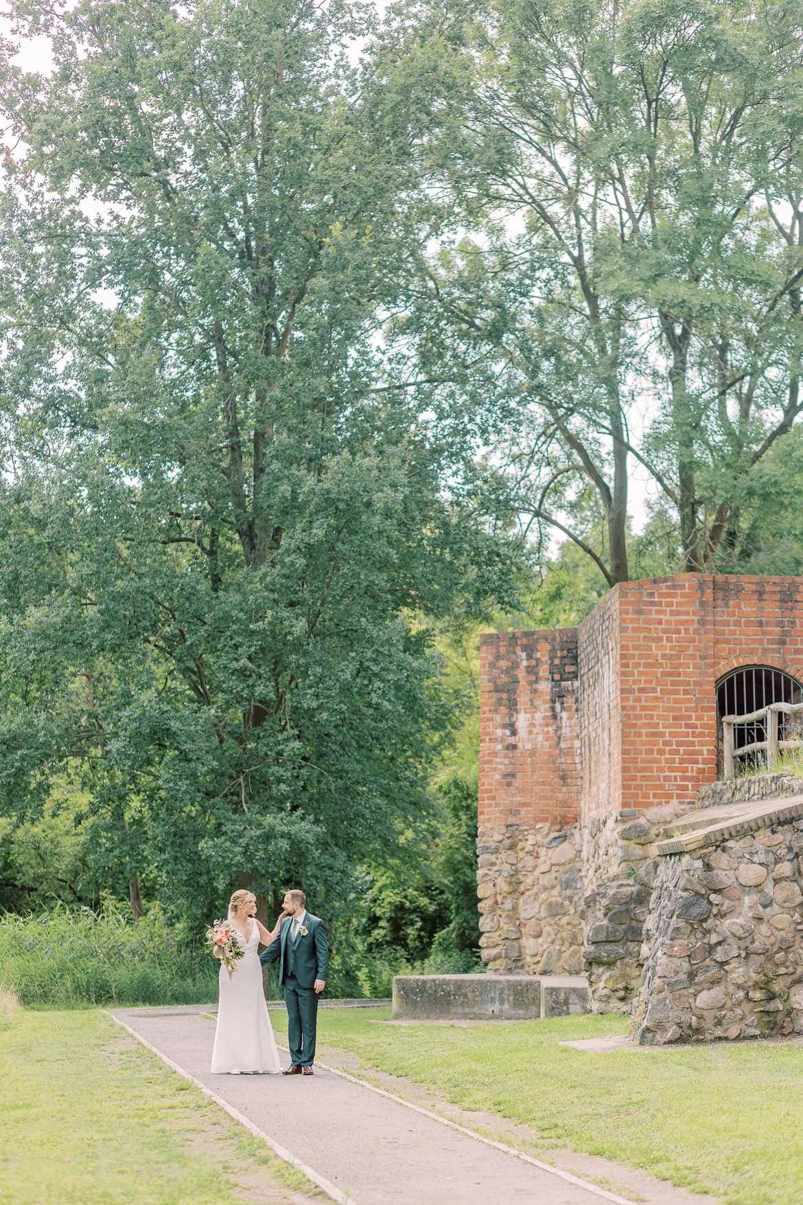 Hochzeit auf Burg Storkow mit freier Trauung im elterlichen Vierseithof