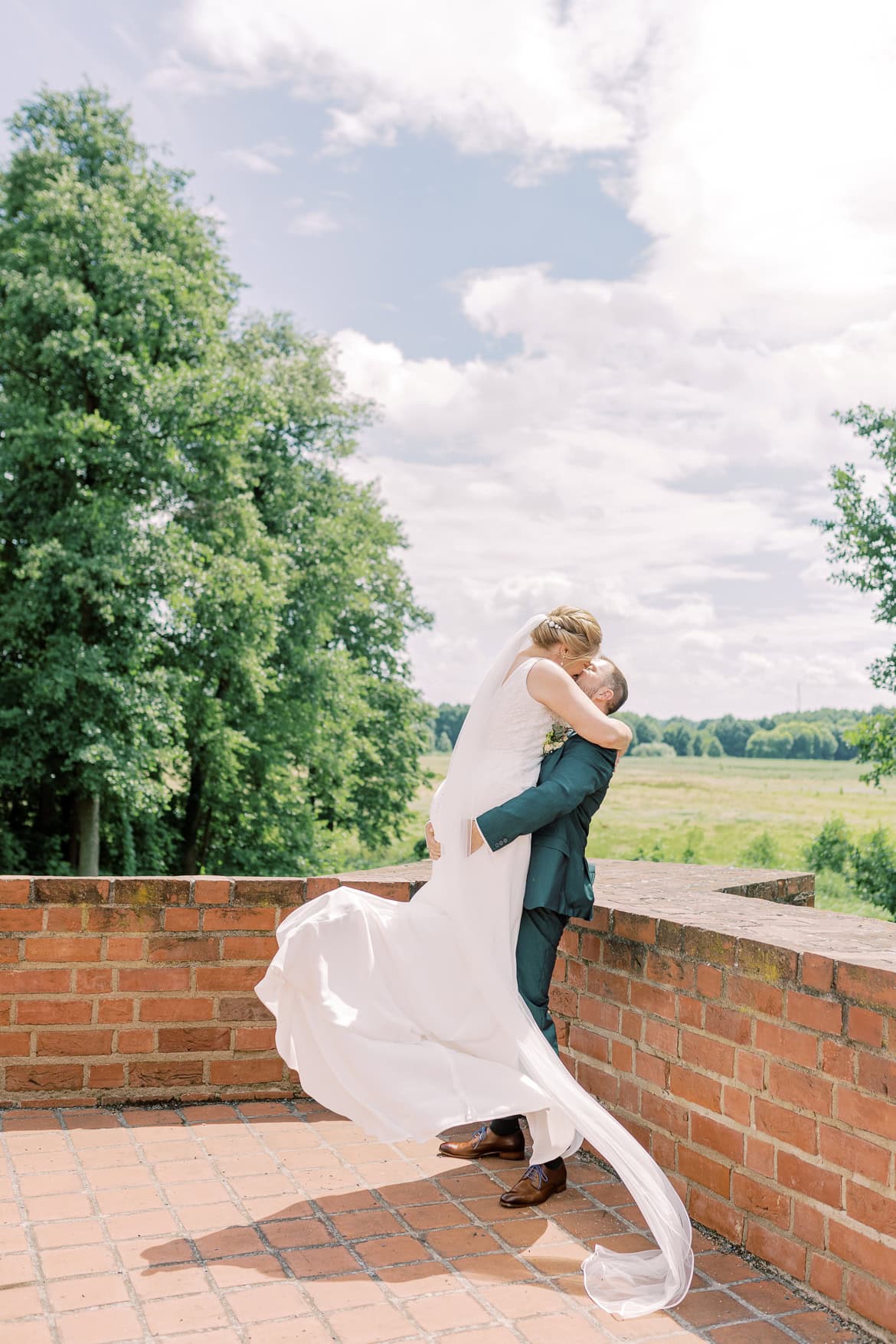 Hochzeit auf Burg Storkow mit freier Trauung im elterlichen Vierseithof