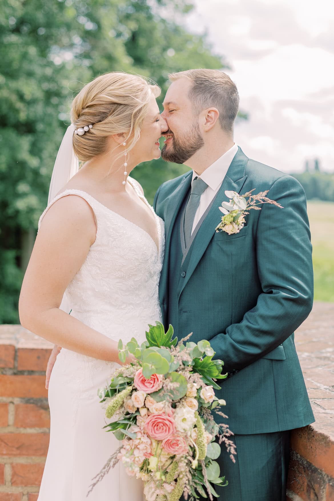 Hochzeit auf Burg Storkow mit freier Trauung im elterlichen Vierseithof