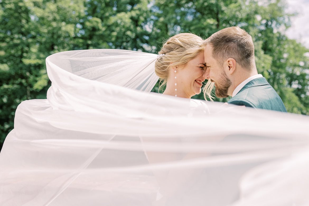 Hochzeit auf Burg Storkow mit freier Trauung im elterlichen Vierseithof