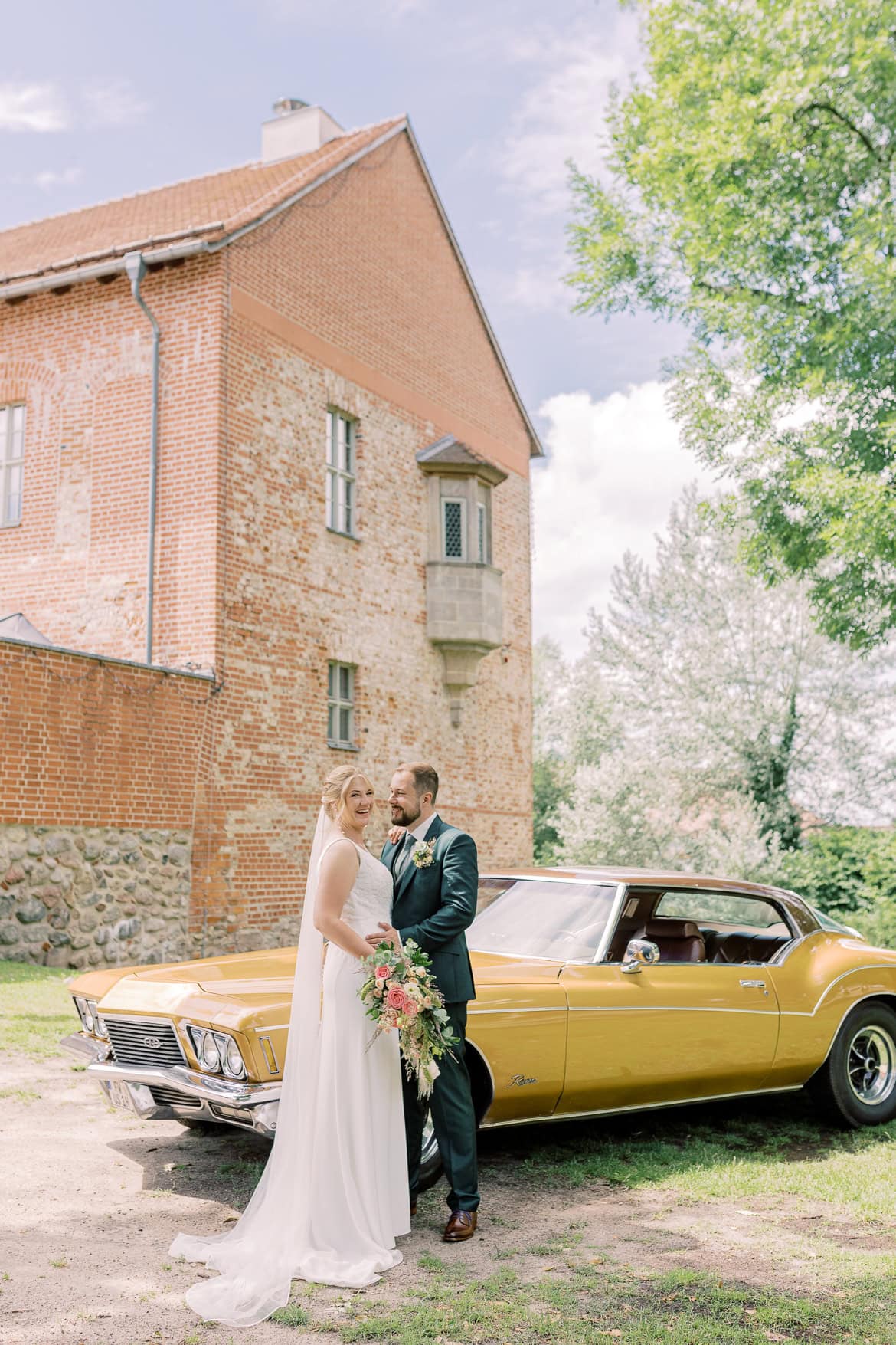 Hochzeit auf Burg Storkow mit freier Trauung im elterlichen Vierseithof