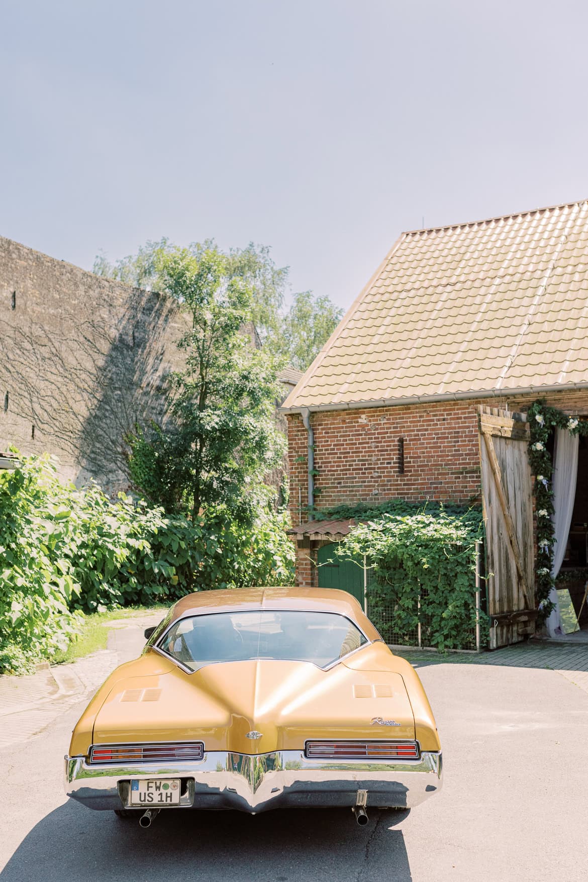 Hochzeit auf Burg Storkow mit freier Trauung im elterlichen Vierseithof