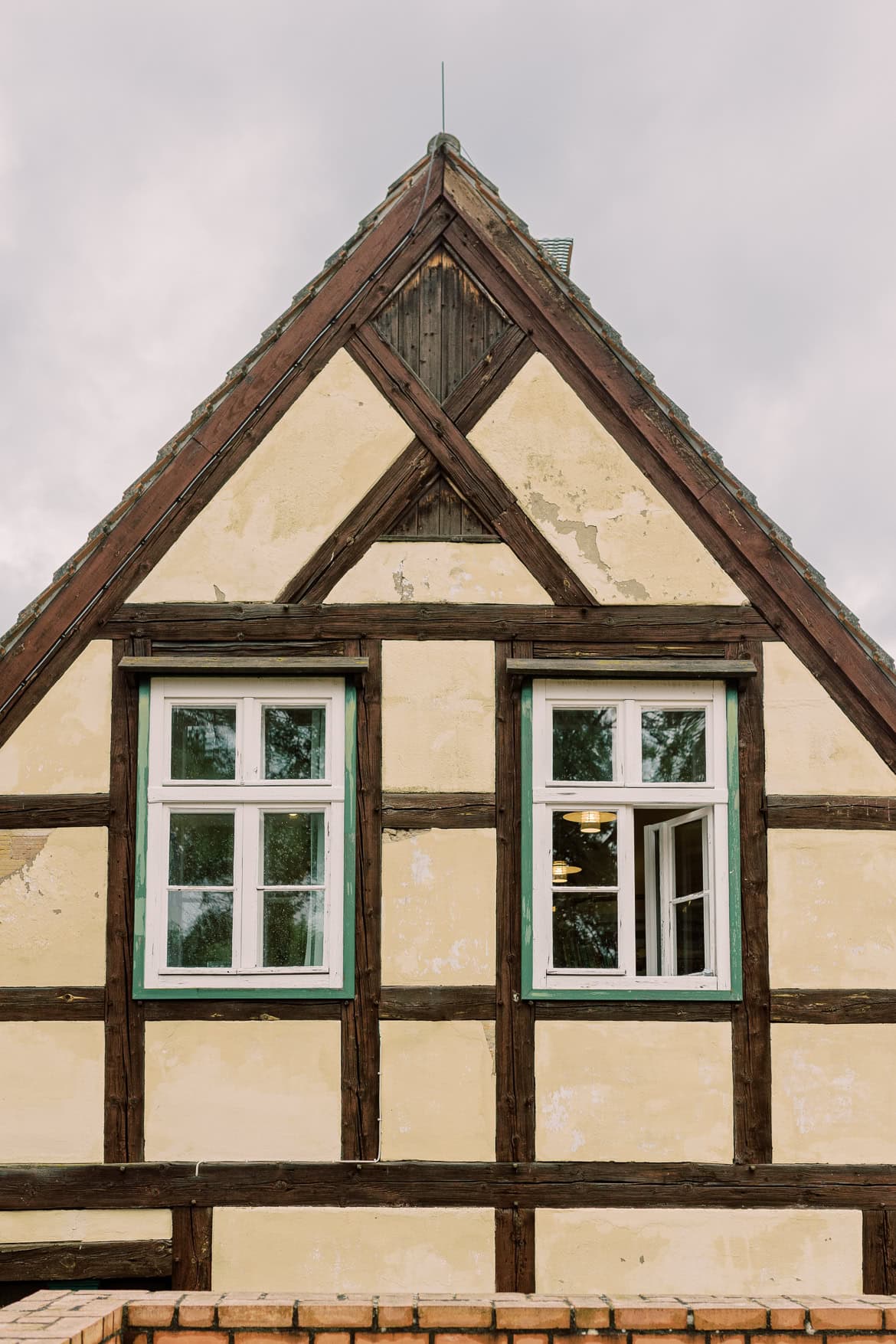 Hochzeit auf Burg Storkow mit freier Trauung im elterlichen Vierseithof