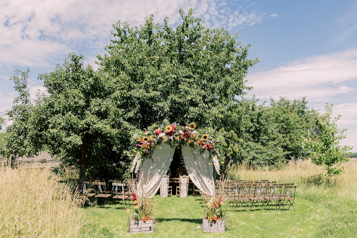 Landhochzeit im Vierseithof - Standesamtlich Heiraten unter Obstbäumen