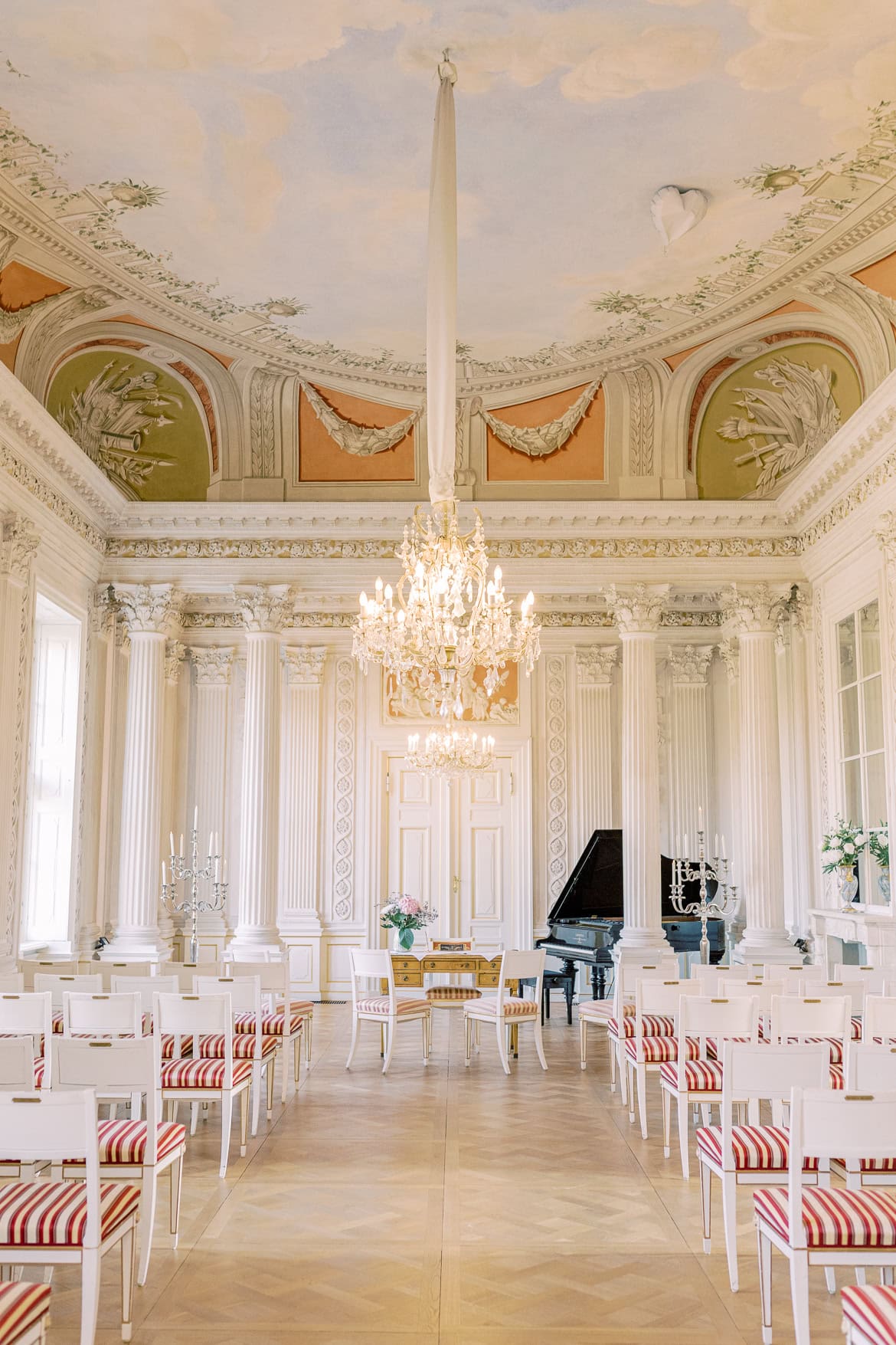 Herbst Hochzeit mit Sonne im Schloss Friedrichsfelde, Berlin