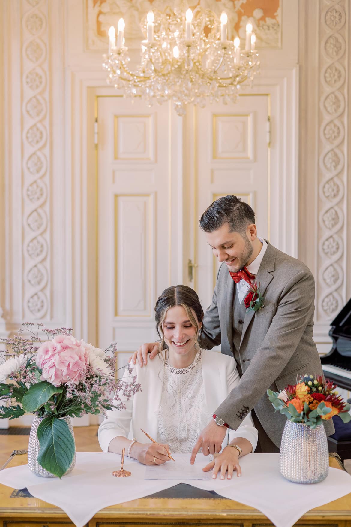 Herbst Hochzeit mit Sonne im Schloss Friedrichsfelde, Berlin