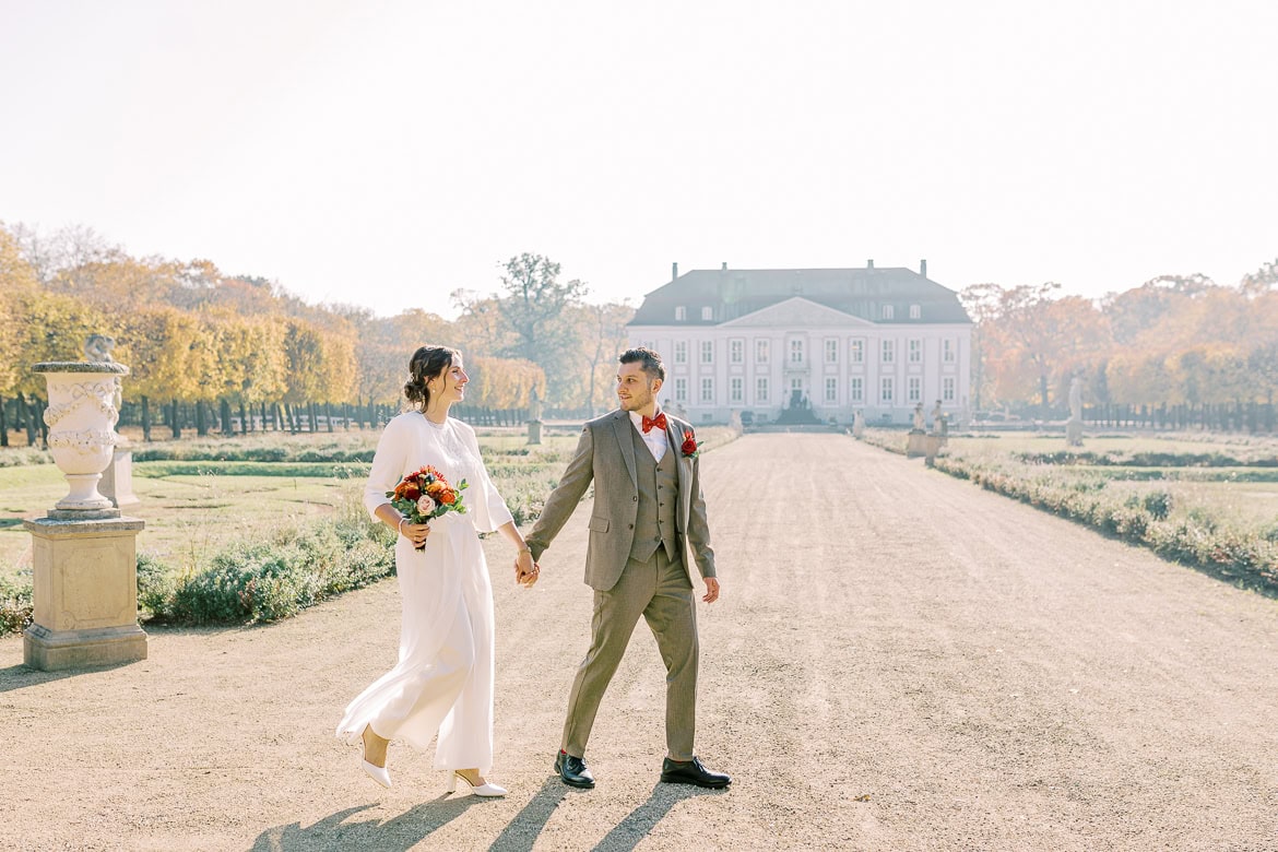 Herbst Hochzeit mit Sonne im Schloss Friedrichsfelde, Berlin