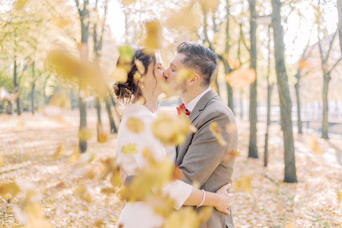 Herbst Hochzeit mit Sonne im Schloss Friedrichsfelde, Berlin