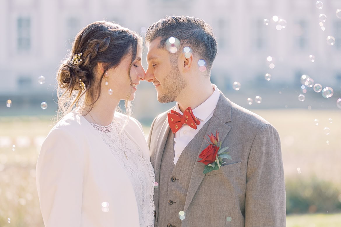 Herbst Hochzeit mit Sonne im Schloss Friedrichsfelde, Berlin