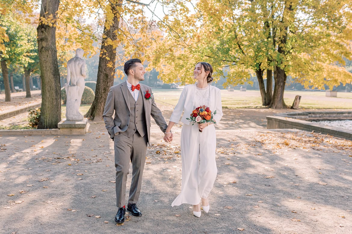 Herbst Hochzeit mit Sonne im Schloss Friedrichsfelde, Berlin